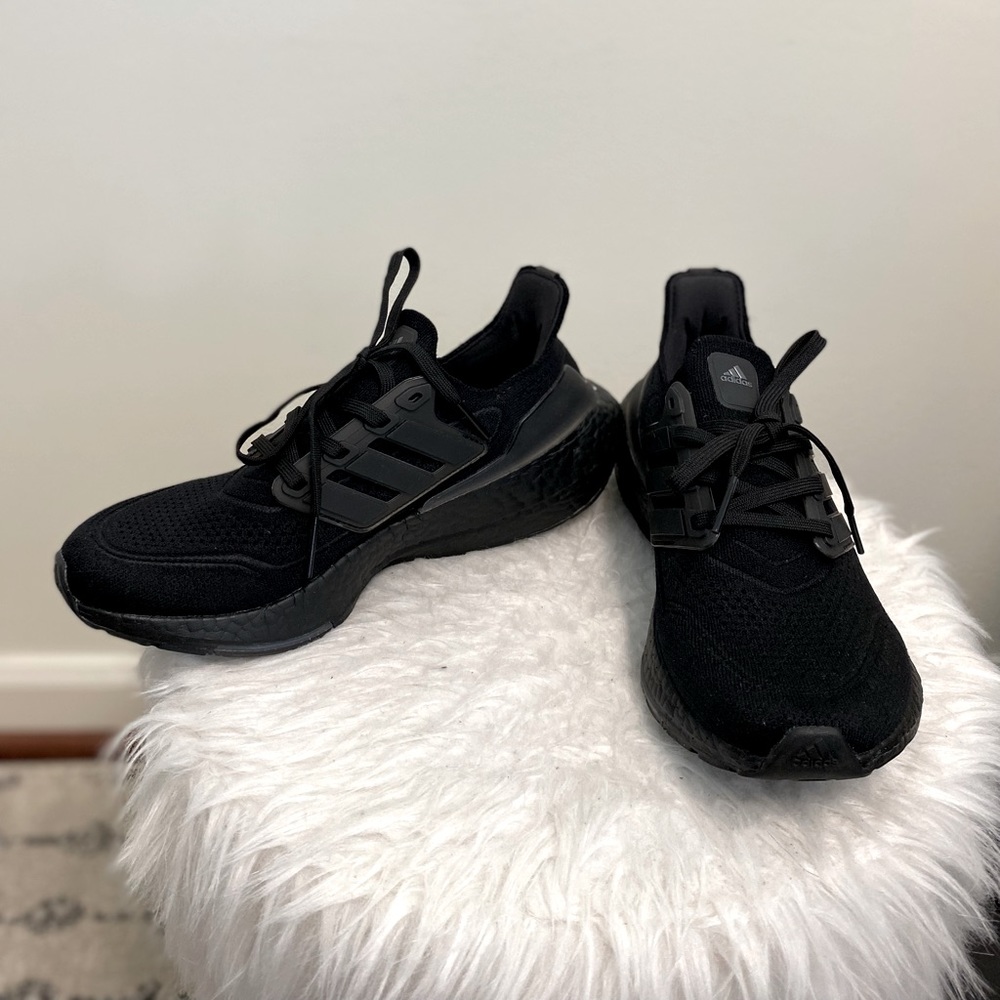 Adidas ultraboost 22 size 7.5 black